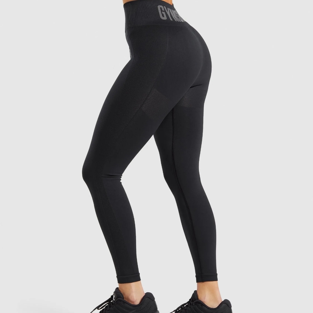 Gym shark tights